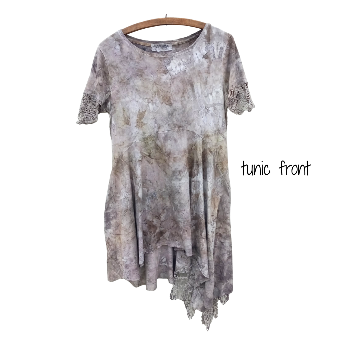 S-M Tunic hi-low lace back-hemline accent
